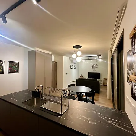 Apartman New Amazing 2 Bedroom Flat Near Casino Mall