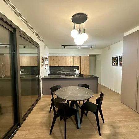 New Amazing 2 Bedroom Flat Near Casino Mall *