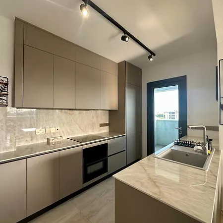 Apartman New Amazing 2 Bedroom Flat Near Casino Mall