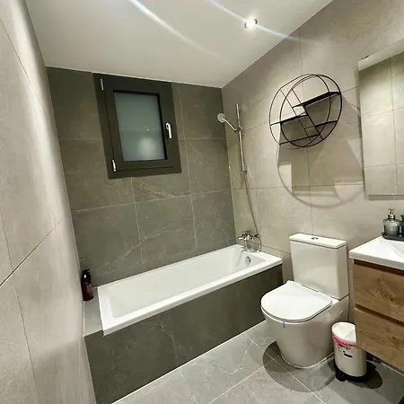 New Amazing 2 Bedroom Flat Near Casino Mall *