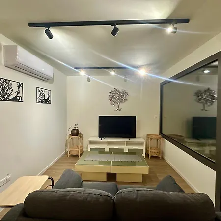 Apartmán New Amazing 2 Bedroom Flat Near Casino Mall