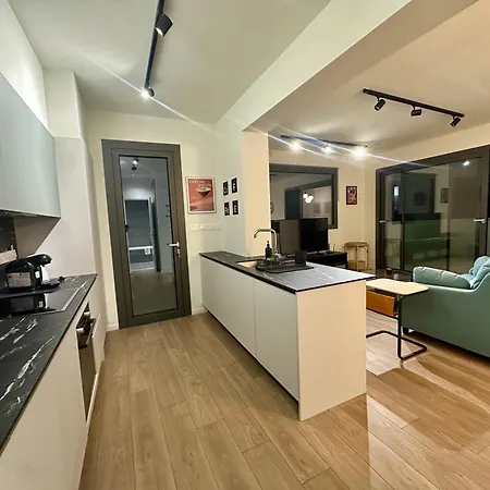 New Amazing 2 Bedroom Flat Near Casino Mall