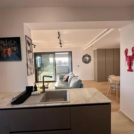 New Amazing 2 Bedroom Flat Near Casino Mall דירה