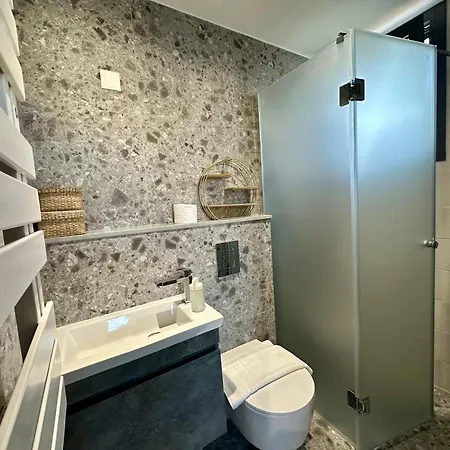 New Amazing 2 Bedroom Flat Near Casino Mall דירה *