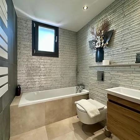 New Amazing 2 Bedroom Flat Near Casino Mall דירה