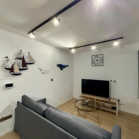 New Amazing 2 Bedroom Flat Near Casino Mall