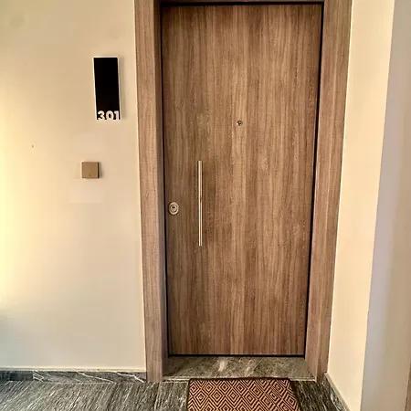Apartmán New Amazing 2 Bedroom Flat Near Casino Mall
