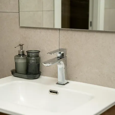 New Amazing 2 Bedroom Flat Near Casino Mall דירה *