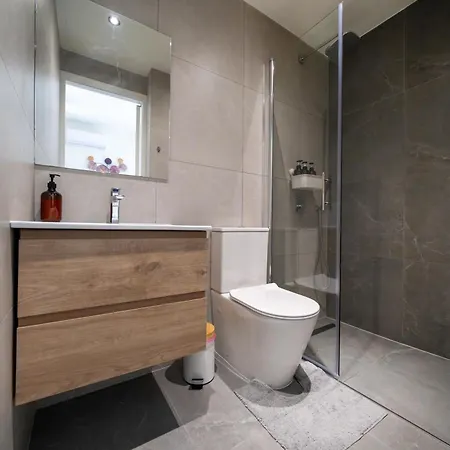 New Amazing 2 Bedroom Flat Near Casino Mall