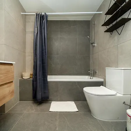 New Amazing 2 Bedroom Flat Near Casino Mall *