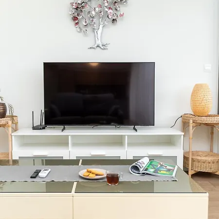 New Amazing 2 Bedroom Flat Near Casino Mall דירה