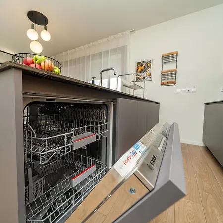 Апартаменты New Amazing 2 Bedroom Flat Near Casino Mall Лимасол